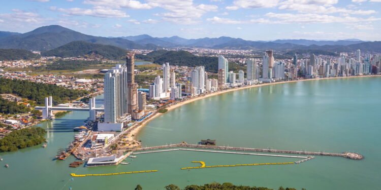 Por que essa cidade catarinense virou referência de vida à beira-mar