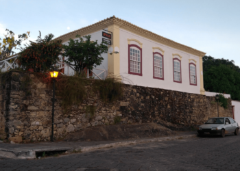 Essa cidade histórica vai conquistar seu coração em poucos passos