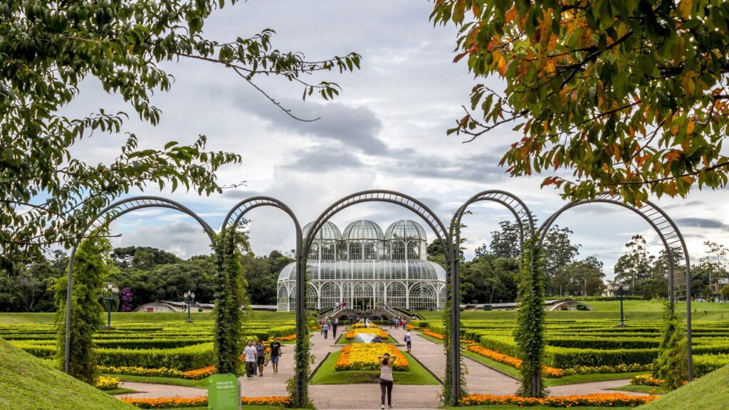 Onde estão as cidades mais seguras e acolhedoras do Brasil para famílias