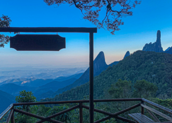 O Dedo de Deus revela um paraíso de montanhas quase intocado em uma cidade com clima europeu pouco conhecida