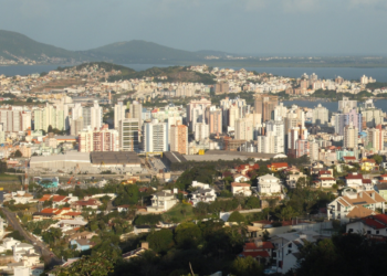 Cidade perto de Florianópolis oferece vida tranquila com custos baixos