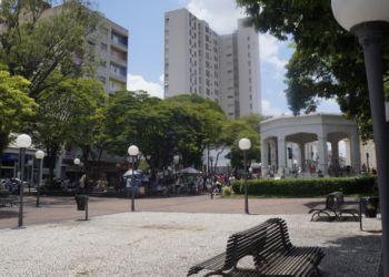 A cidade dos exageros é um destino perfeito para se divertir perto de São Paulo