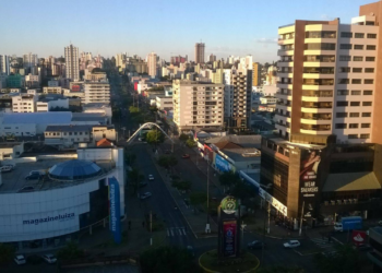 A cidade catarinense que impressiona com seu desenvolvimento e moradia com segurança reforçada