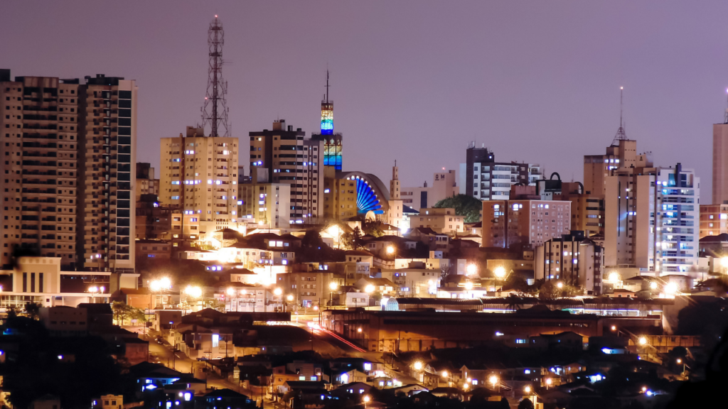 Cidade no Paraná cresce rápido e se torna referência em educação