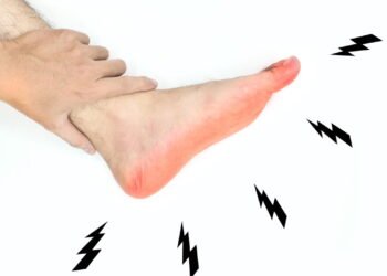 Pés Formigando? Veja o que seu corpo está tentando te dizer e como aliviar já!