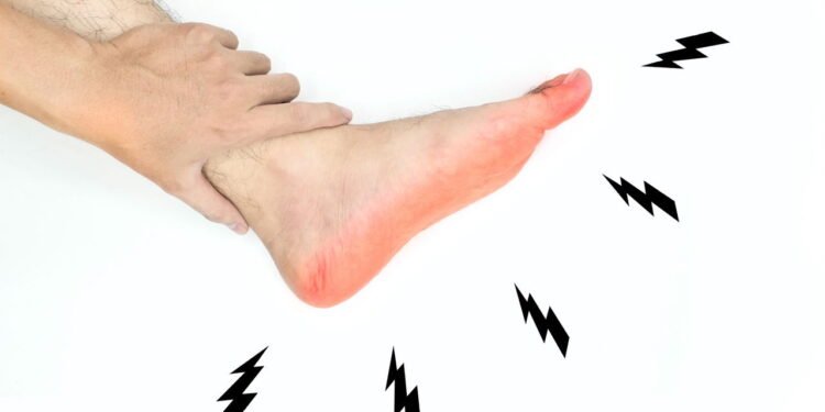 Formigamento nos pés - Créditos: depositphotos.com / zaynyinyi