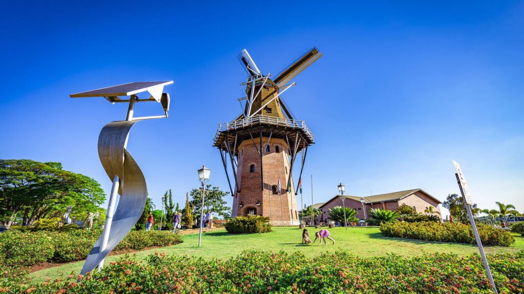 Cidade no interior de SP tem flores, cultura e é ótima para famílias