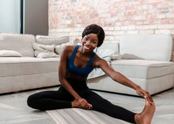 Os 5 melhores alongamentos para quem é sedentário e quer começar logo