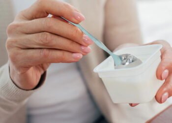 É isso que acontece com seu corpo quando você come iogurte todo dia