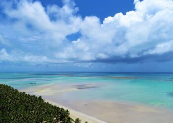 Essa cidade à beira-mar virou refúgio para quem busca paz e conexão com a natureza