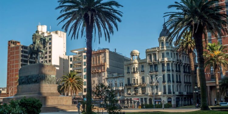 Essa cidade uruguaia pode ser tudo o que você procura