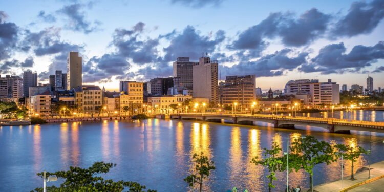 A capital brasileira que encanta com águas mornas e piscinas naturais