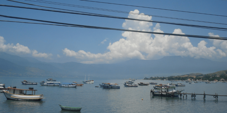 Essa cidade litorânea surpreende turistas e moradores com um detalhe único
