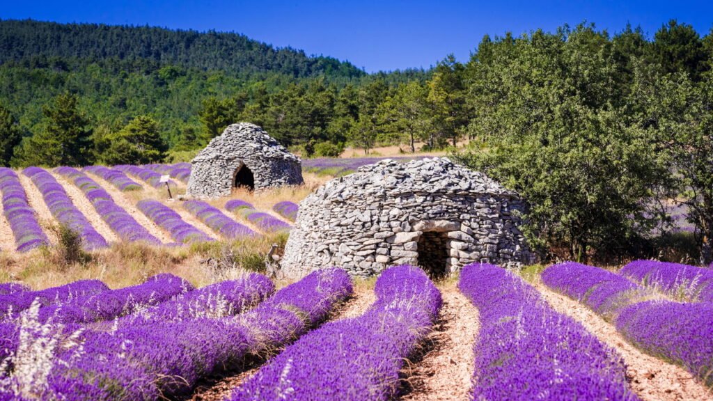 Os destinos mais incríveis da França que vão além de Paris