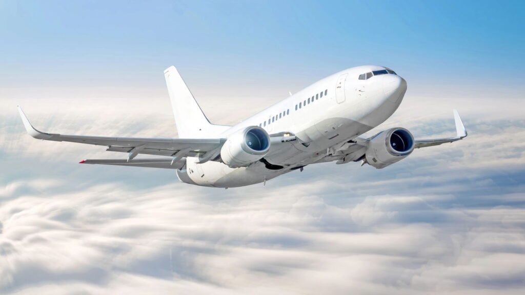 Voo atrasado em mais de 4 horas? Veja como exigir hotel, reembolso e até indenização