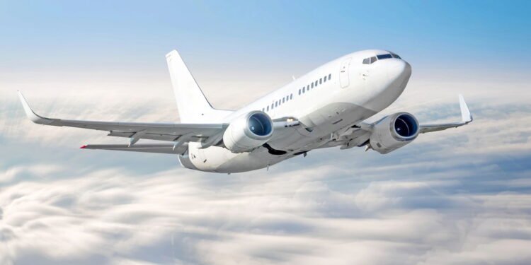 Voo atrasado em mais de 4 horas? Veja como exigir hotel, reembolso e até indenização