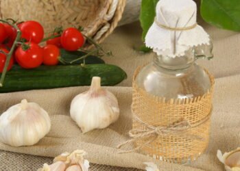 Misture alho com vinagre e veja o que acontece na sua casa