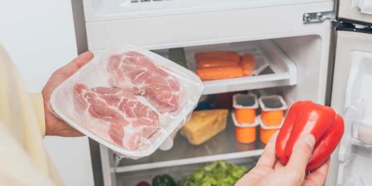 5 alimentos que não podem ficar fora da geladeira por muito tempo