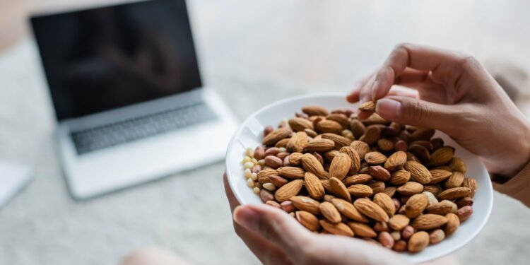 O que acontece com seu corpo se você comer amêndoas todo dia