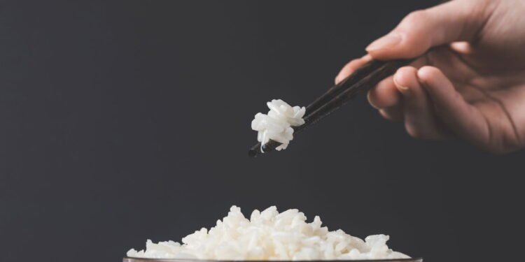 Esse alimento que você já tem em casa elimina o mau cheiro do guarda-roupa