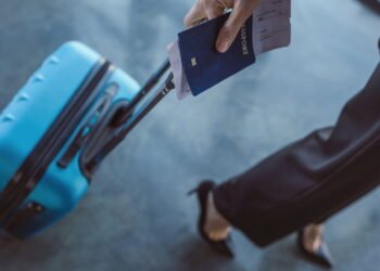 O que nunca pode faltar na sua bagagem de mão segundo especialistas