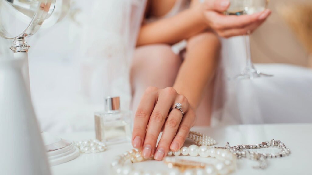 Essa dica caseira virou a queridinha de quem usa bijuteria todo dia