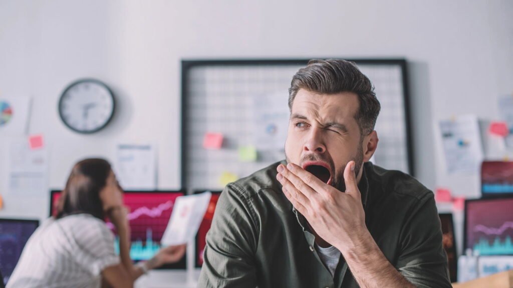 O que significa bocejar quando alguém também boceja?