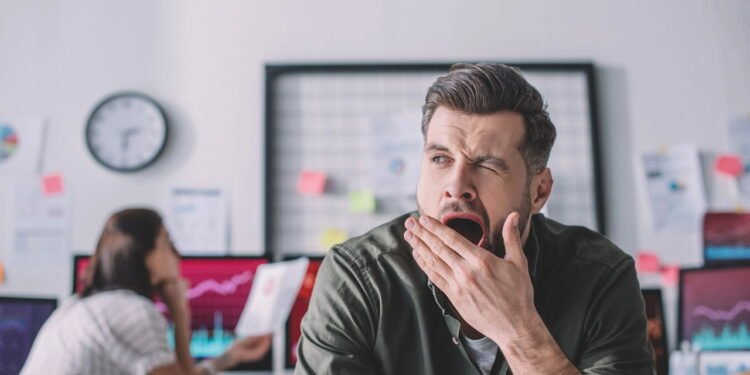 O que significa bocejar quando alguém também boceja?