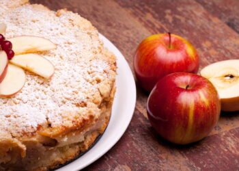 Essa receita de bolo de maçã é fácil e vai fazer sua casa cheirar como infância