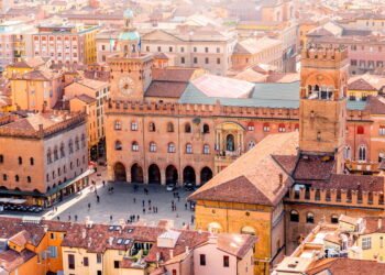 Conheça a cidade mais charmosa e cultural da Itália