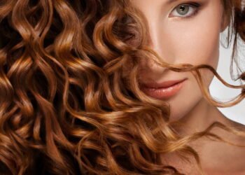 Cabelos cacheados perfeitos com produtos baratinhos? Sim, é possível