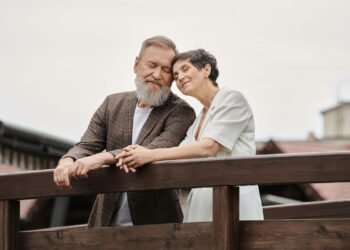 Essa mistura caseira está viralizando entre quem tem fios brancos