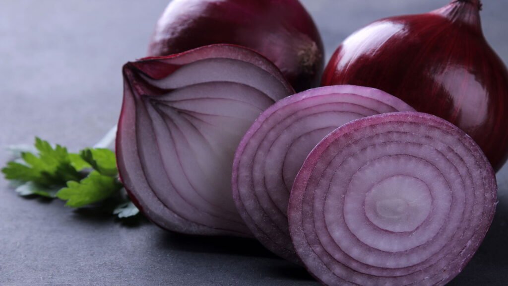 Cebola roxa vira queridinha da horta caseira