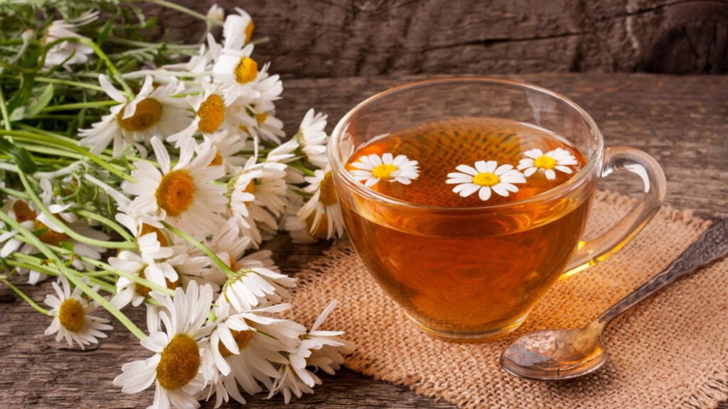 5 motivos para tomar camomila em vez de café pela manhã