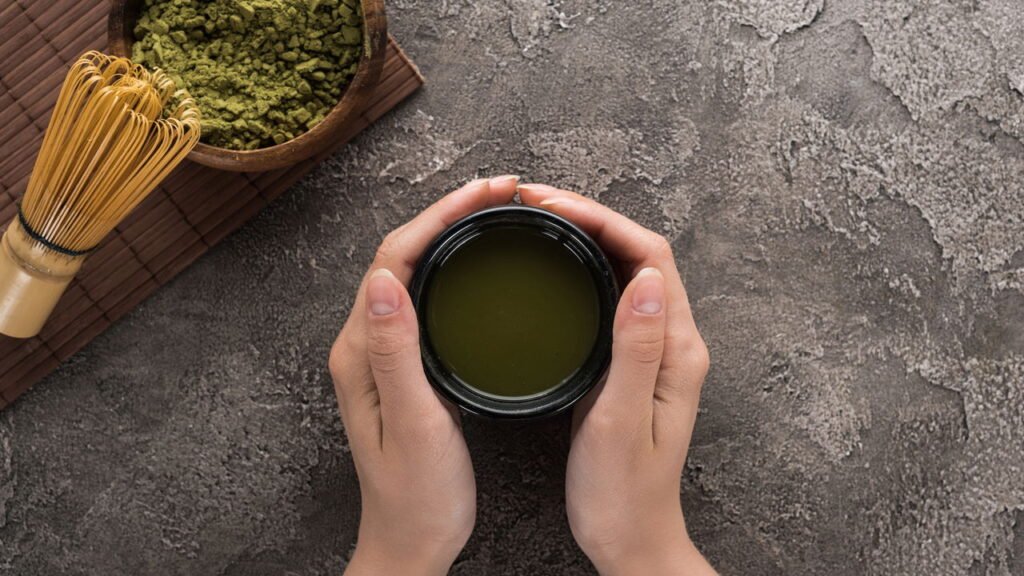 Você vai se surpreender com o que acontece ao trocar café por chá-verde