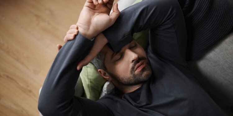 Cochilo da tarde - Créditos: depositphotos.com / HayDmitriy