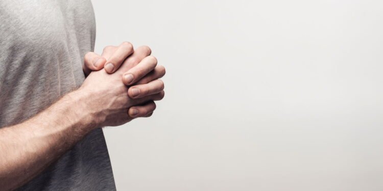 Os 7 piores hábitos que destroem sua autoconfiança sem você notar