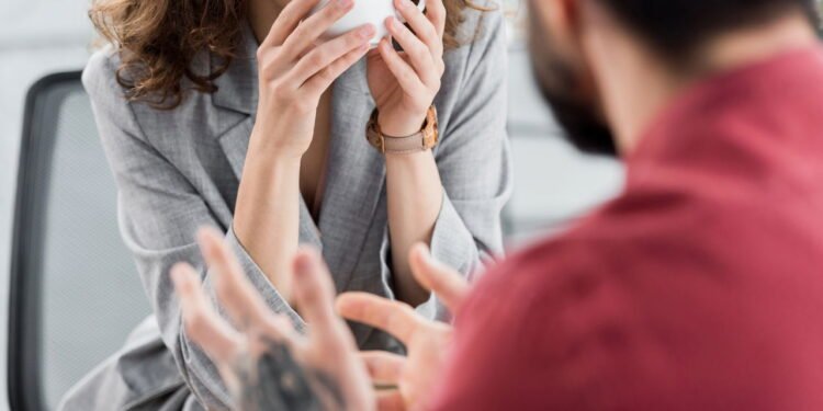 A melhor forma de reduzir o estresse está na maneira como você fala, e pouca gente sabe disso