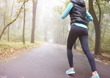 O erro mais comum que está detonando as suas pernas ao correr
