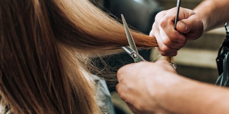 Seu corte de cabelo pode crescer mais rápido se seguir esse dia da lua