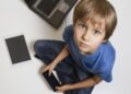 Como lidar com o uso excessivo de tecnologia por Crianças