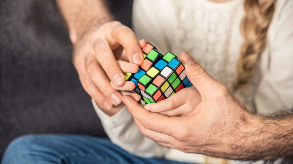 O treino mental mais completo para idosos pode caber na palma da mão