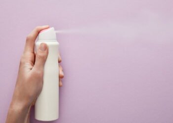 Você nunca mais vai jogar fora tampas de desodorante depois disso