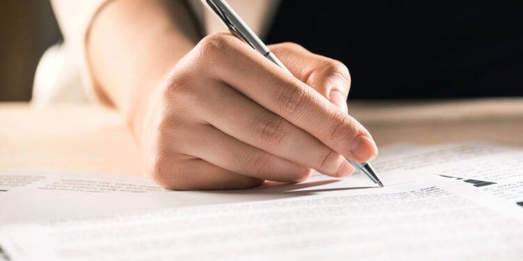 Menor precisa de autorização para viajar de avião? Saiba as regras explicadas de forma simples