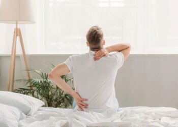 Exercício rápido de alongamento que alivia dores nas costas