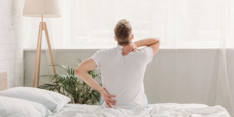 Exercício rápido de alongamento que alivia dores nas costas