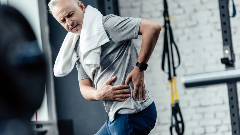 Dor nas costas virou epidemia e o motivo pode te surpreender