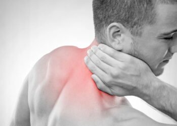 A dor travou o pescoço dele e o que descobriu no hospital surpreende