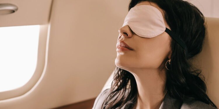 O truque mais eficiente para dormir no avião independente do local