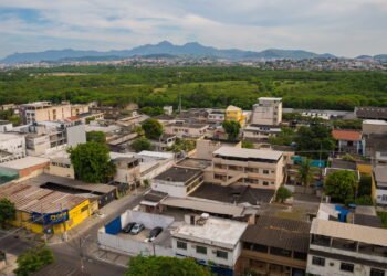 A cidade da Baixada que virou exemplo em saúde e educação